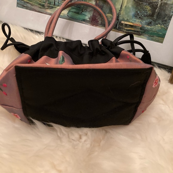Vintage embroidered drawstring evening bag.  EUC. - Picture 2 of 2